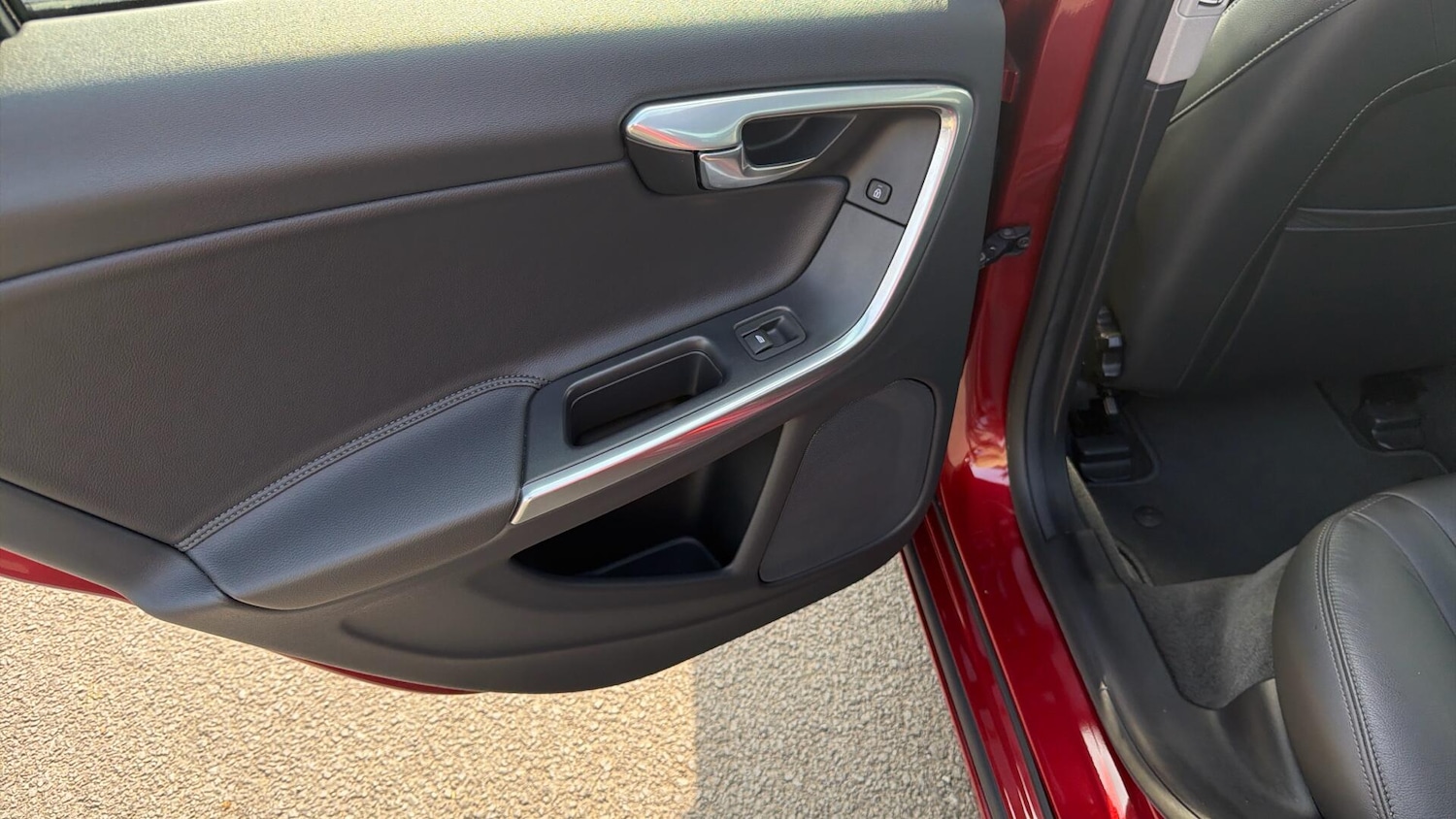 Used Volvo S60 2015 for sale - 77982385: Photo 46