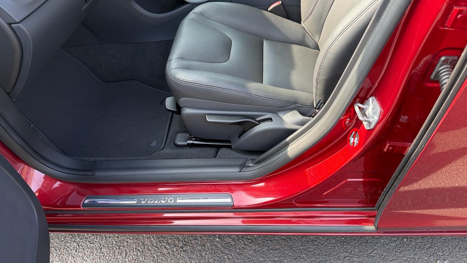 Used Volvo S60 2015 for sale - 77982385: Photo 52