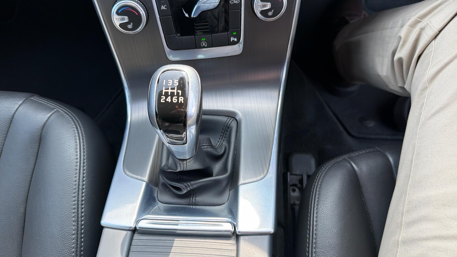 Used Volvo S60 2015 for sale - 77982385: Photo 70