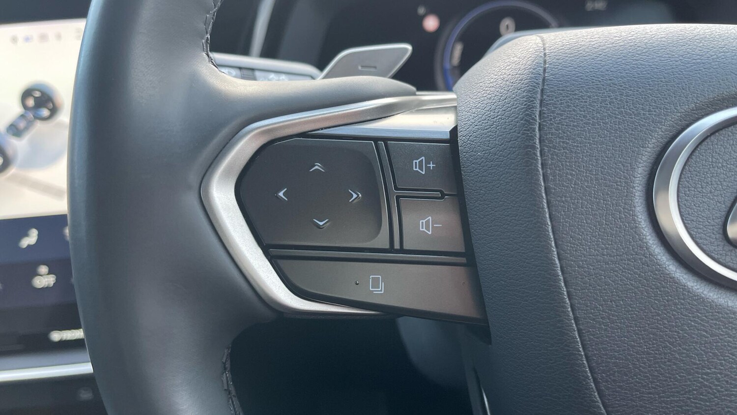 Used Lexus RZ 2023 for sale - 77330601: Photo 34