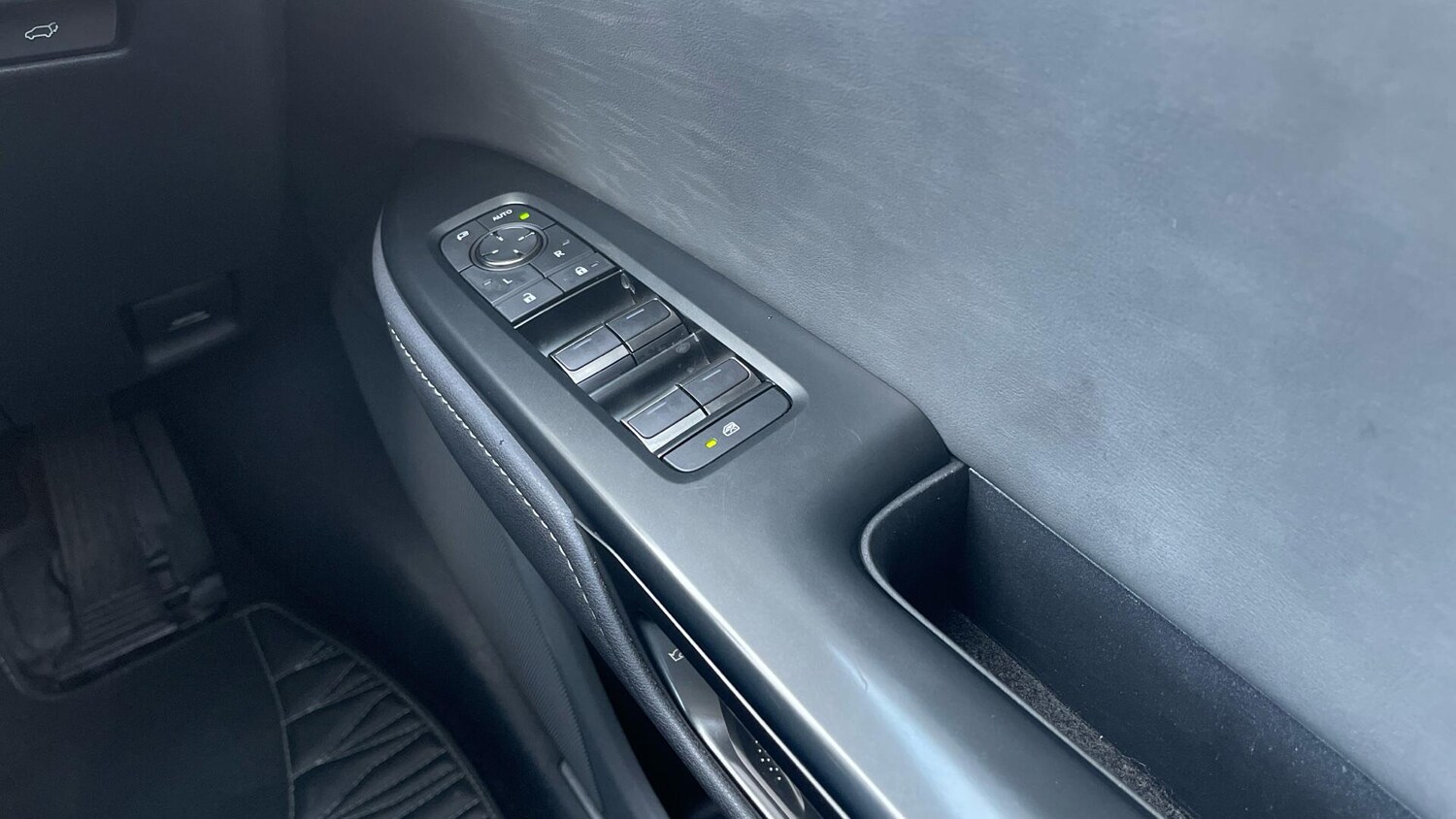 Used Lexus RZ 2023 for sale - 77330601: Photo 36