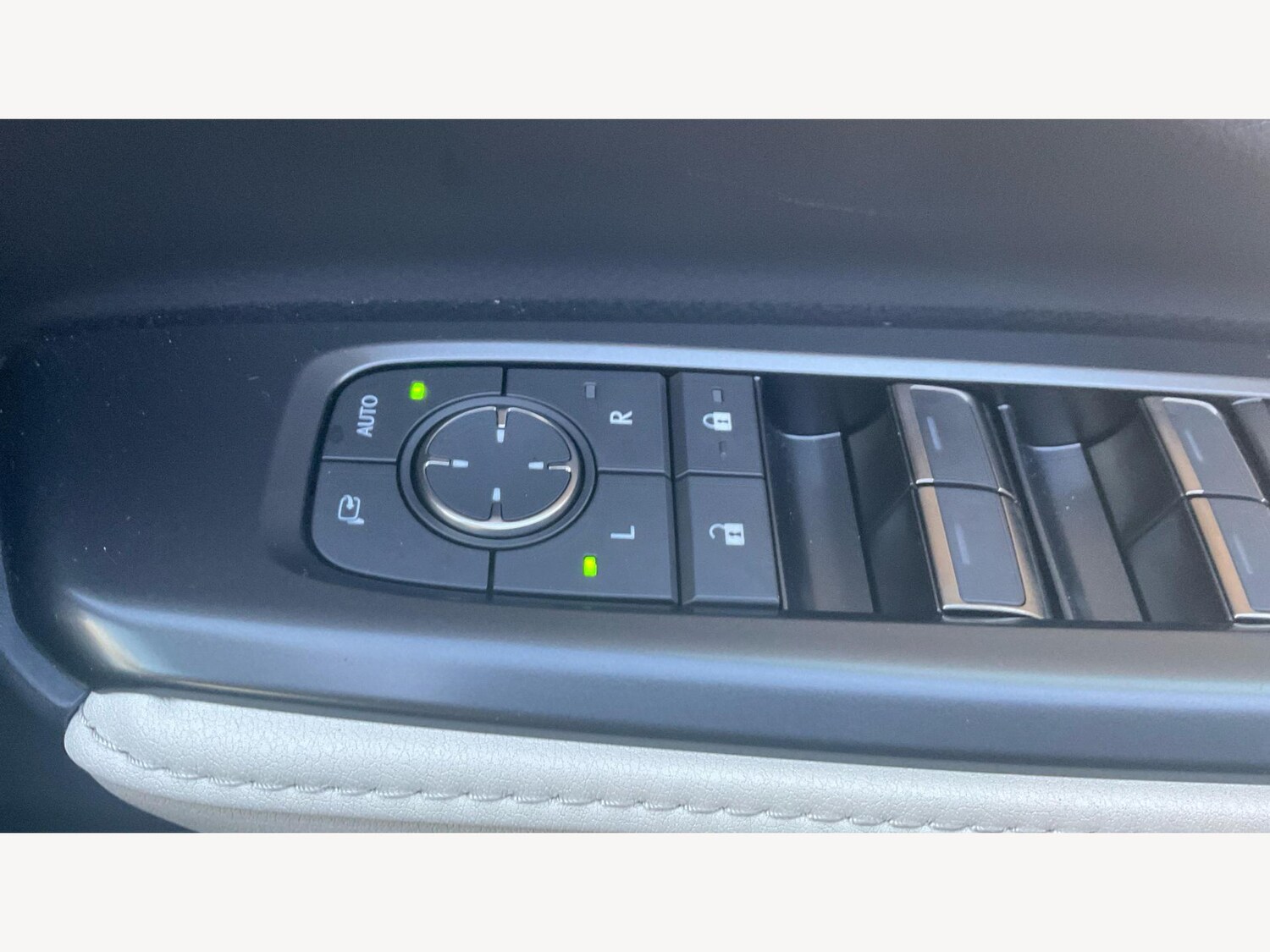 Used Lexus LBX 2024 for sale - 77040619: Photo 24