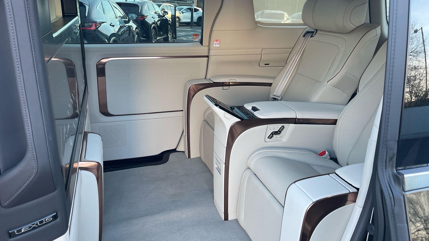 Used Lexus LM for sale - 77970482: Photo 11