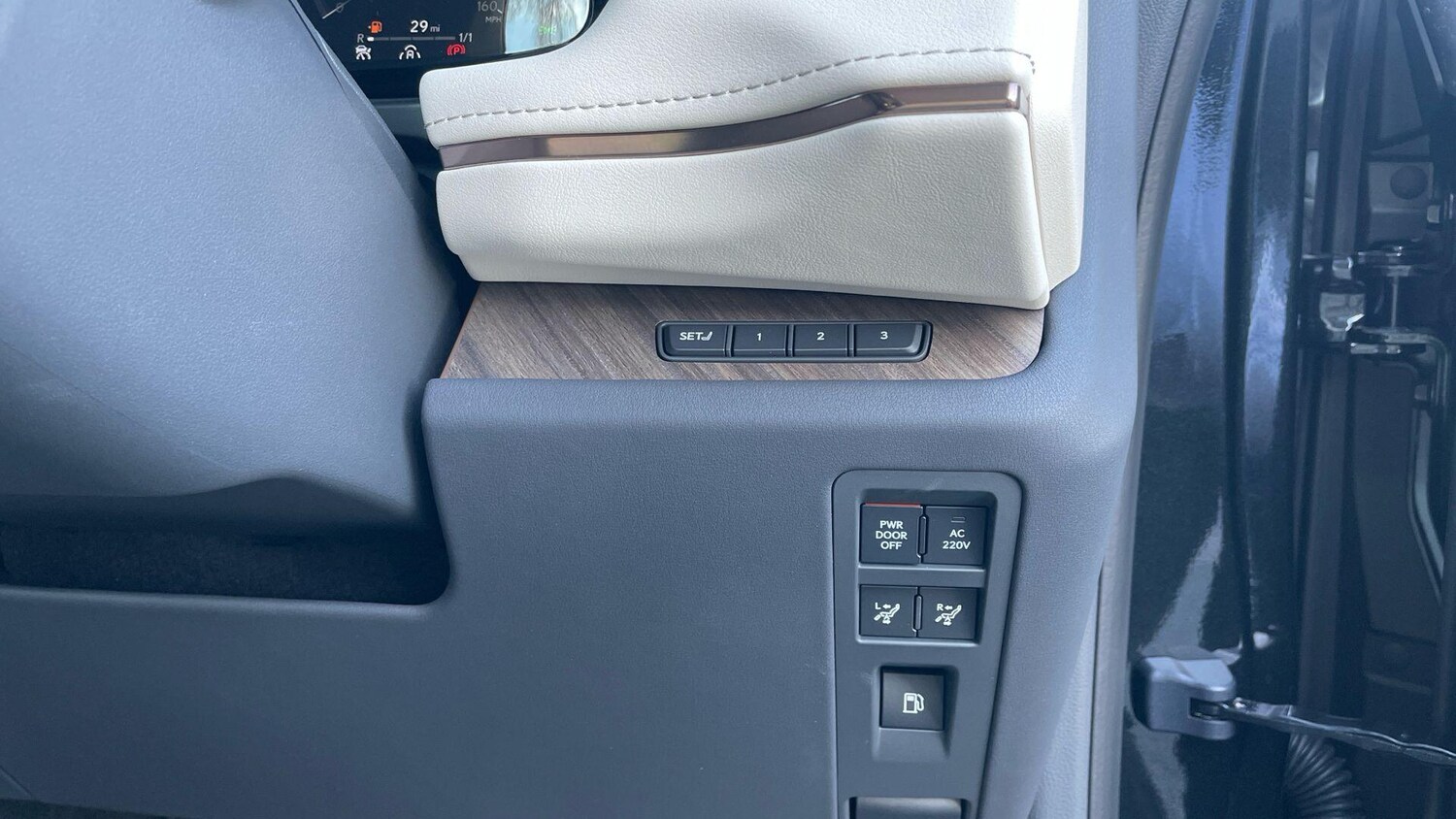 Used Lexus LM for sale - 77970482: Photo 15