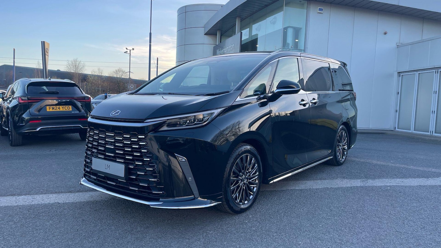 Used Lexus LM for sale - 77970482: Photo 3