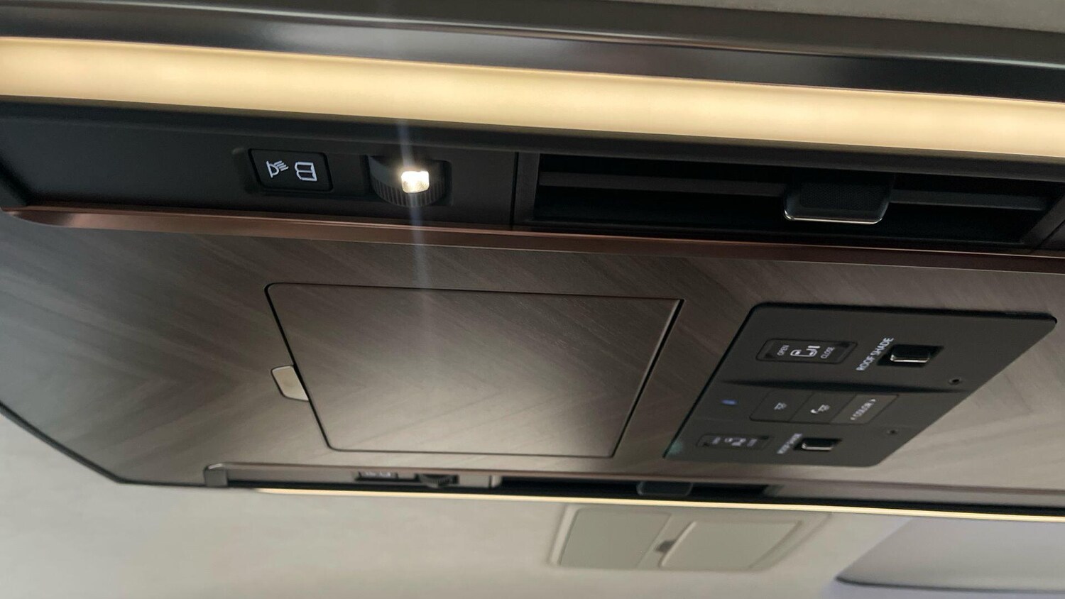 Used Lexus LM for sale - 77970482: Photo 30