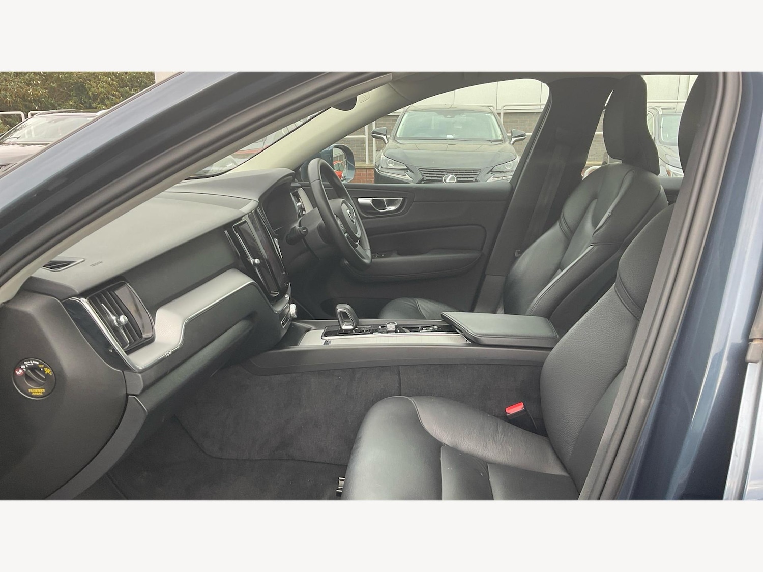 Used Volvo XC60 2022 for sale - 76667436: Photo 8