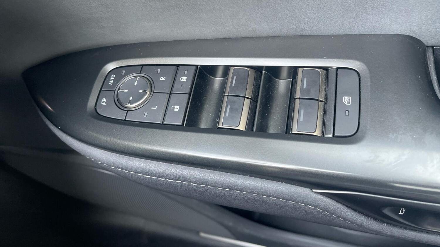 Used Lexus RZ 2024 for sale - 77330379: Photo 32