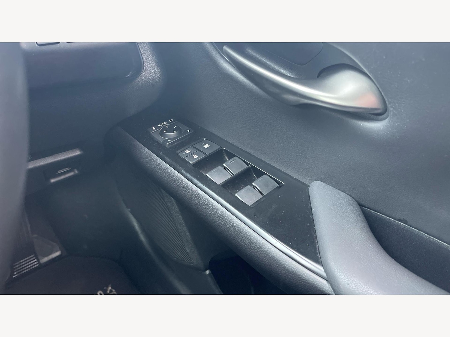 Used Lexus UX 2023 for sale - 76633067: Photo 31