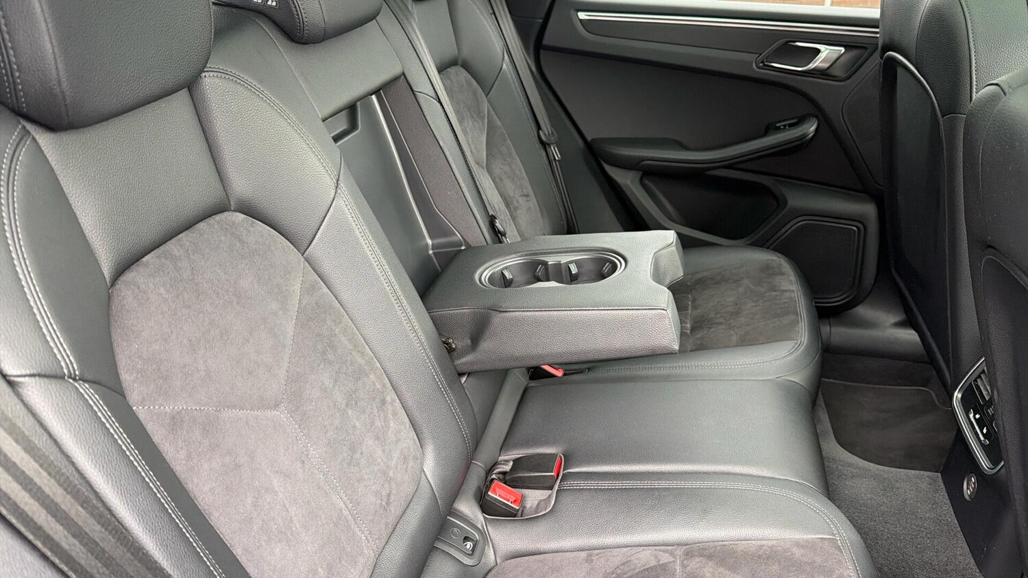 Used Porsche Macan 2019 for sale - 77768449: Photo 54