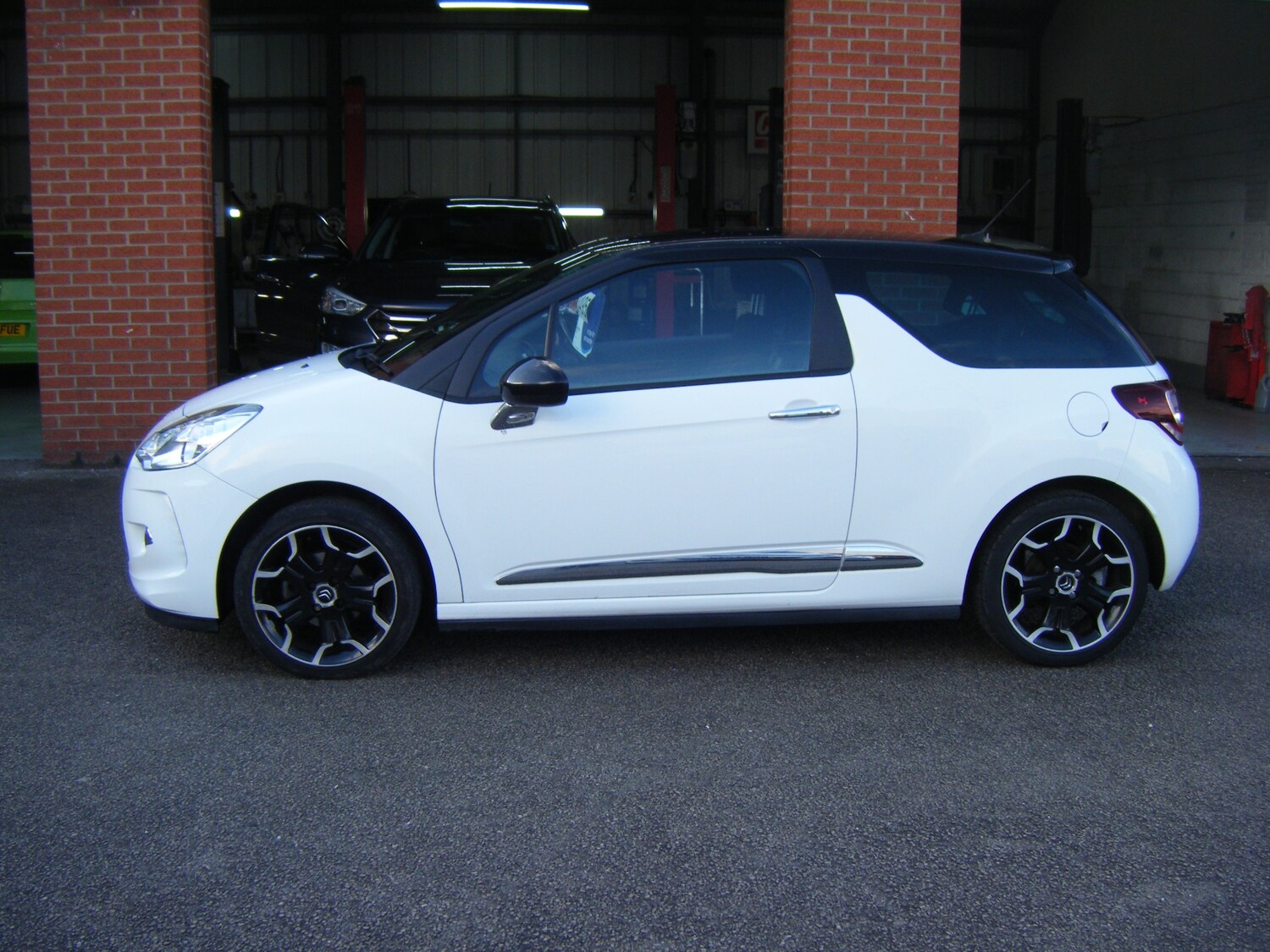 Used Citroen DS3 2014 for sale - 76363196: Photo 2