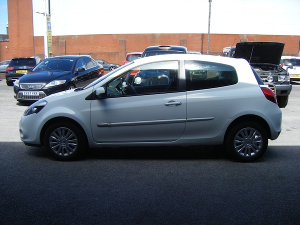 Used Renault Clio 2012 for sale - 71871827: Photo 2