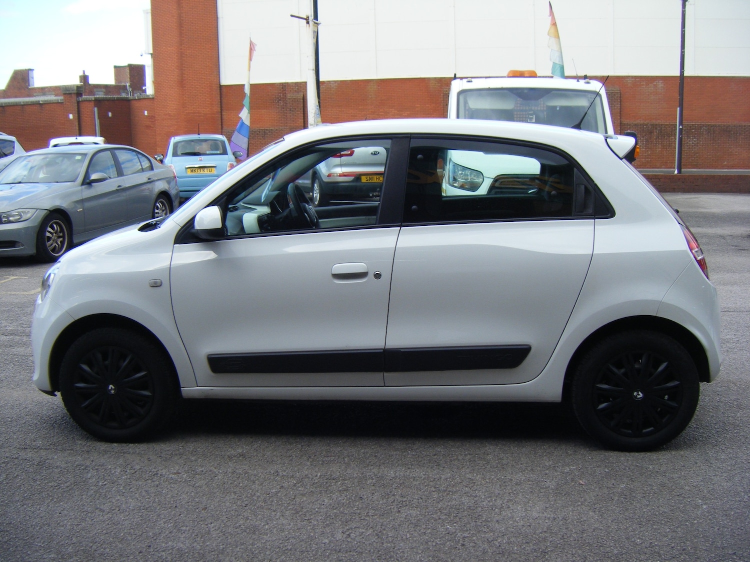 Used Renault Twingo 2017 for sale - 76055485: Photo 2