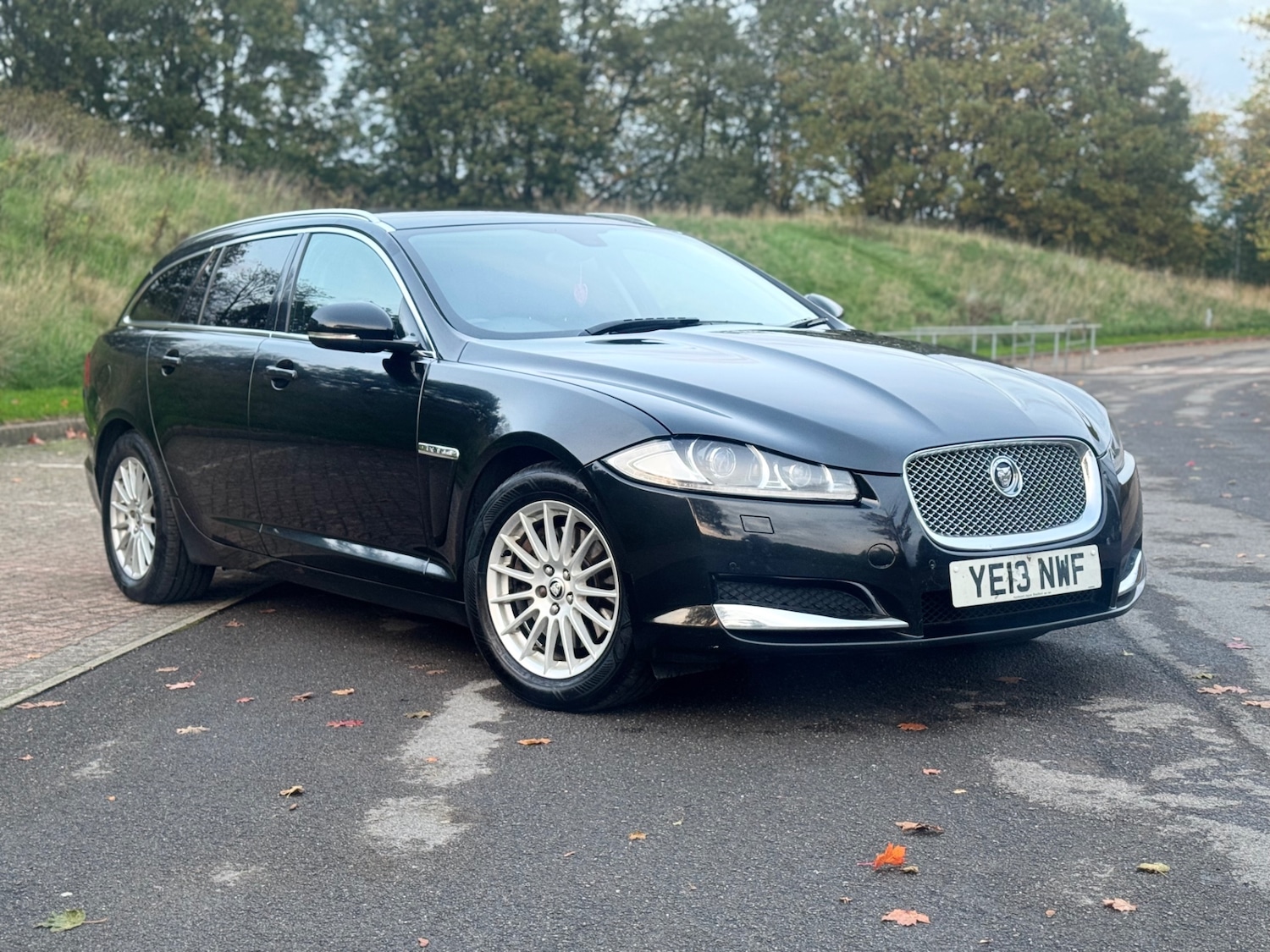 Used Jaguar XF 2013 for sale - 76345109: Photo 3