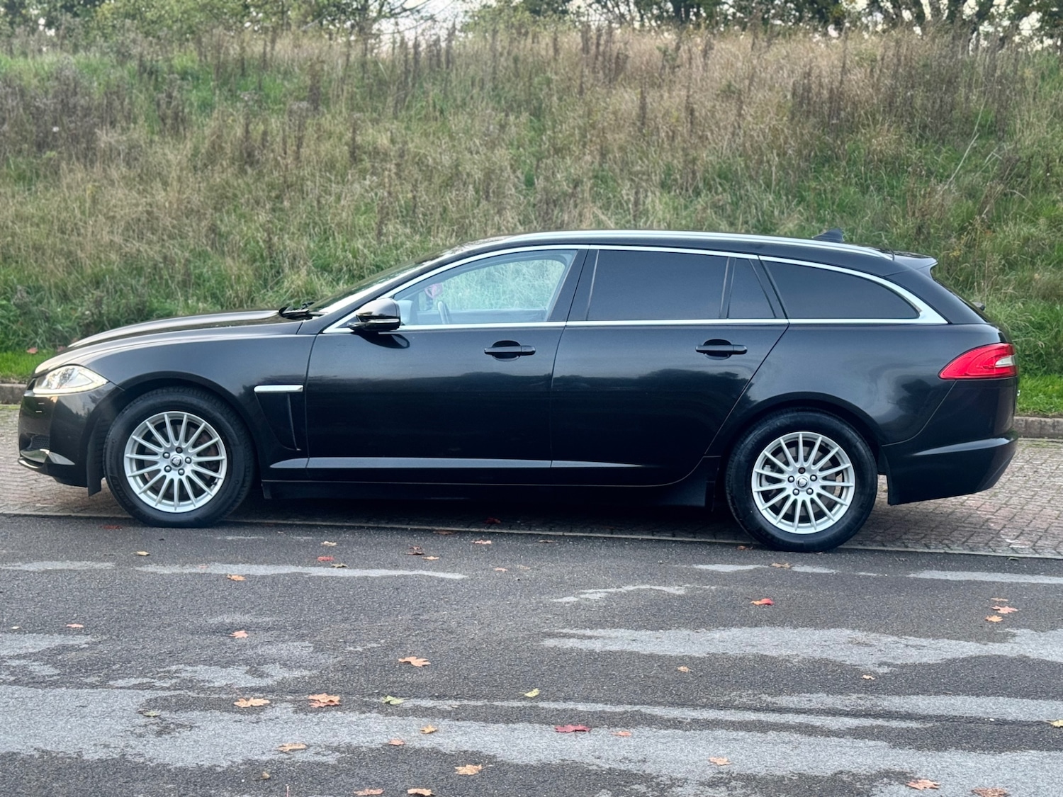 Used Jaguar XF 2013 for sale - 76345109: Photo 4