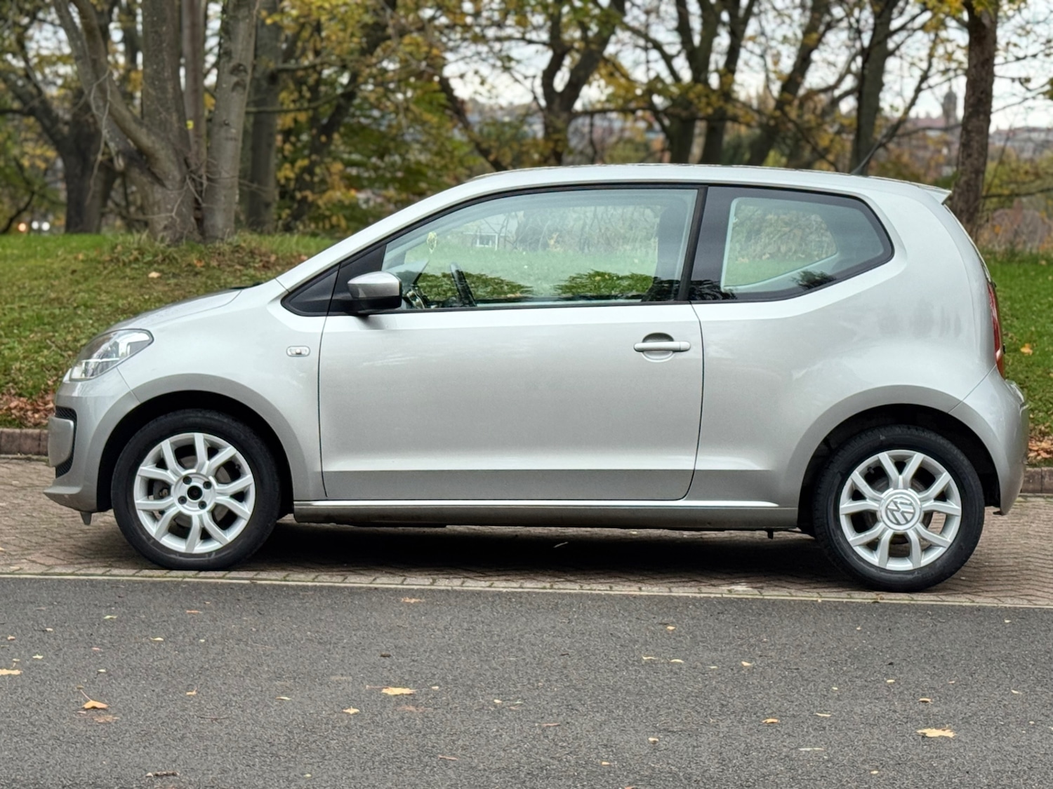 Used Volkswagen up! 2015 for sale - 76527456: Photo 4