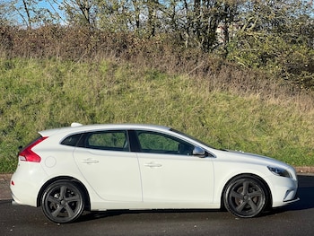 Used Volvo V40 2016 for sale - 77391767: Photo