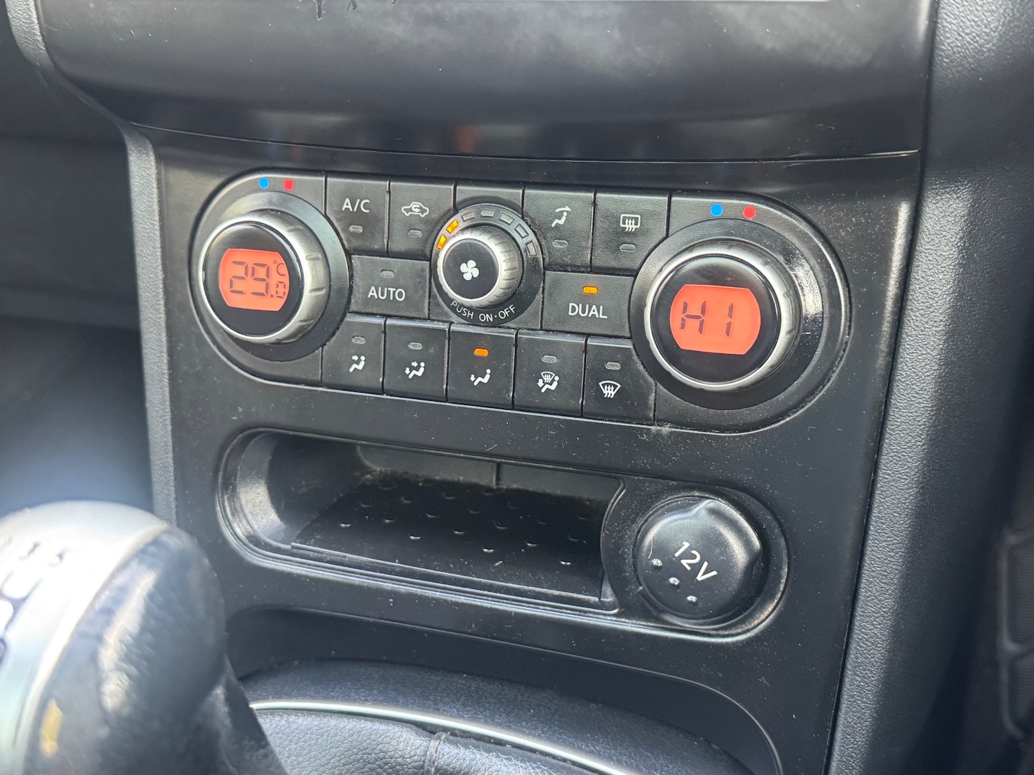 Used Nissan Qashqai 2010 for sale - 76382864: Photo 15