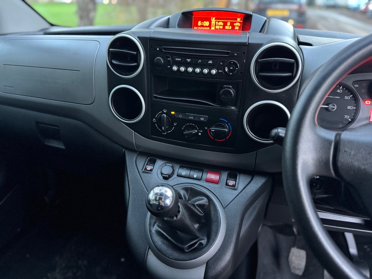 Used Peugeot Partner Tepee 2016 for sale - 76945303: Photo 11