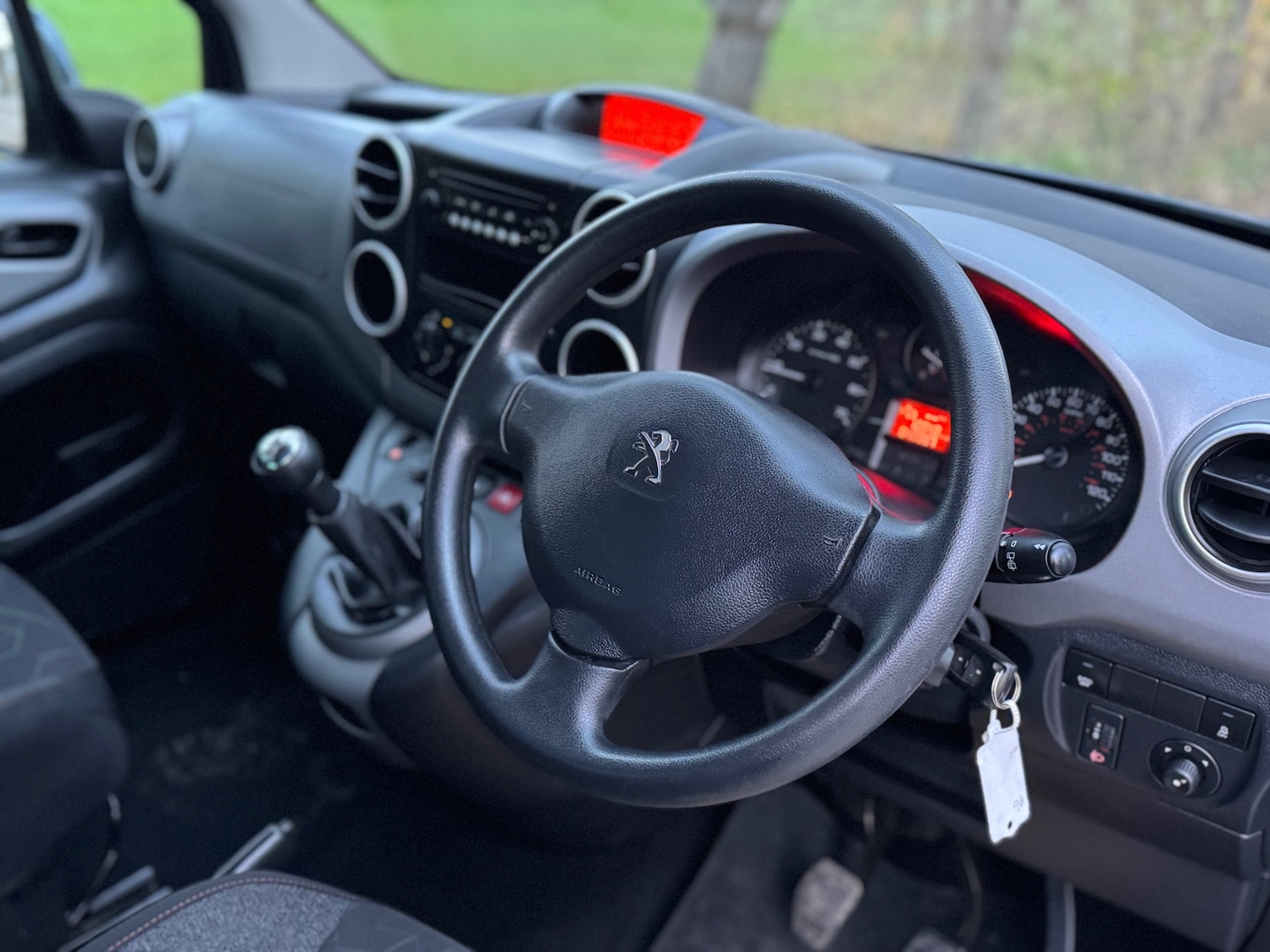 Used Peugeot Partner Tepee 2016 for sale - 76945303: Photo 17