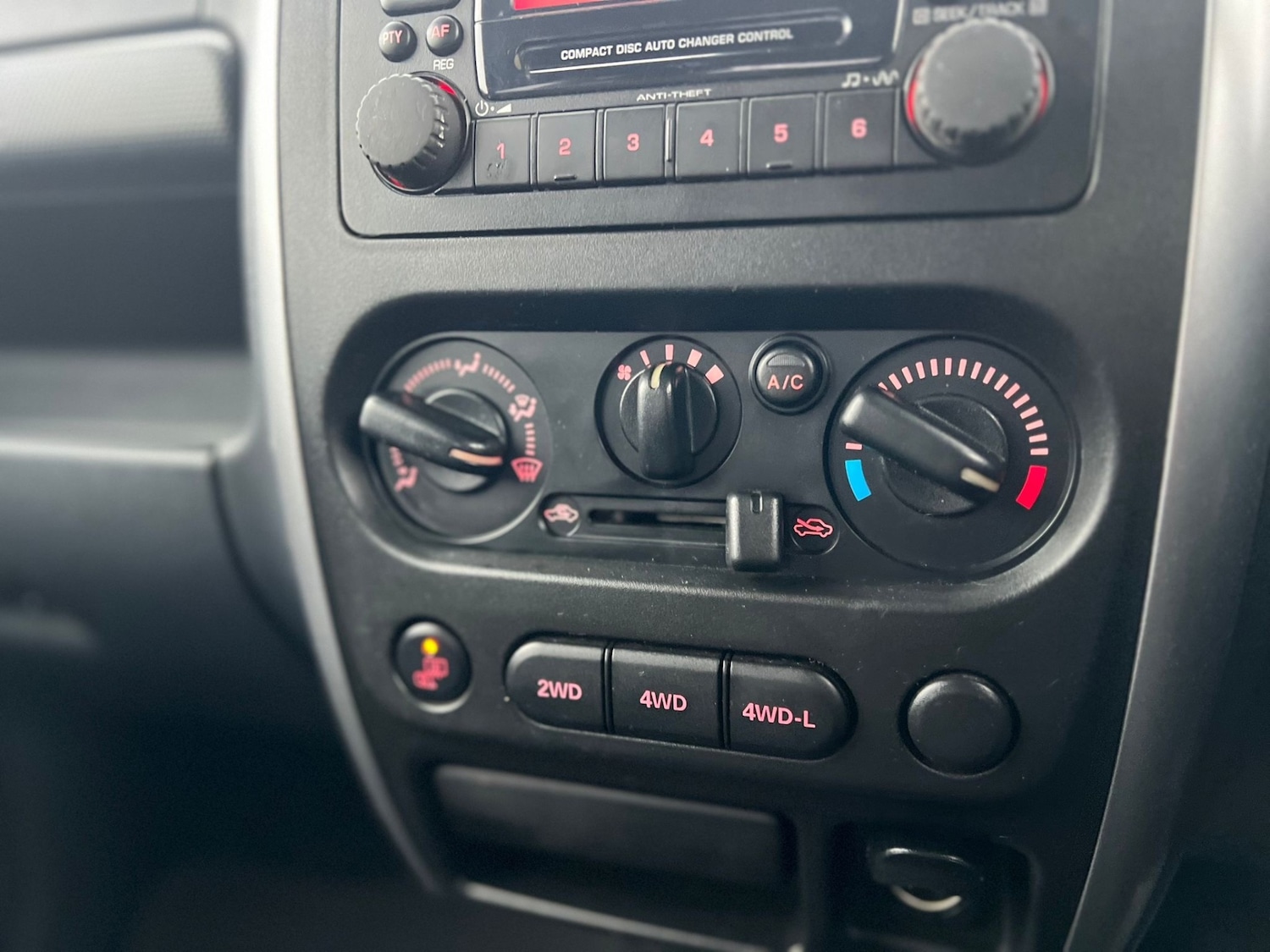 Used Suzuki Jimny 2010 for sale - 77284082: Photo 17