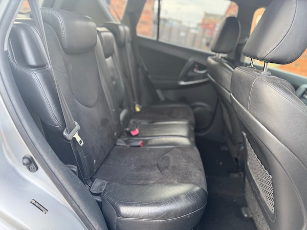 Used Toyota RAV4 2010 for sale - 74859336: Photo 20
