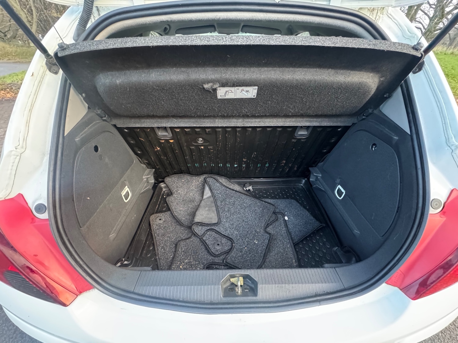 Used Vauxhall Corsa 2011 for sale - 76858632: Photo 10