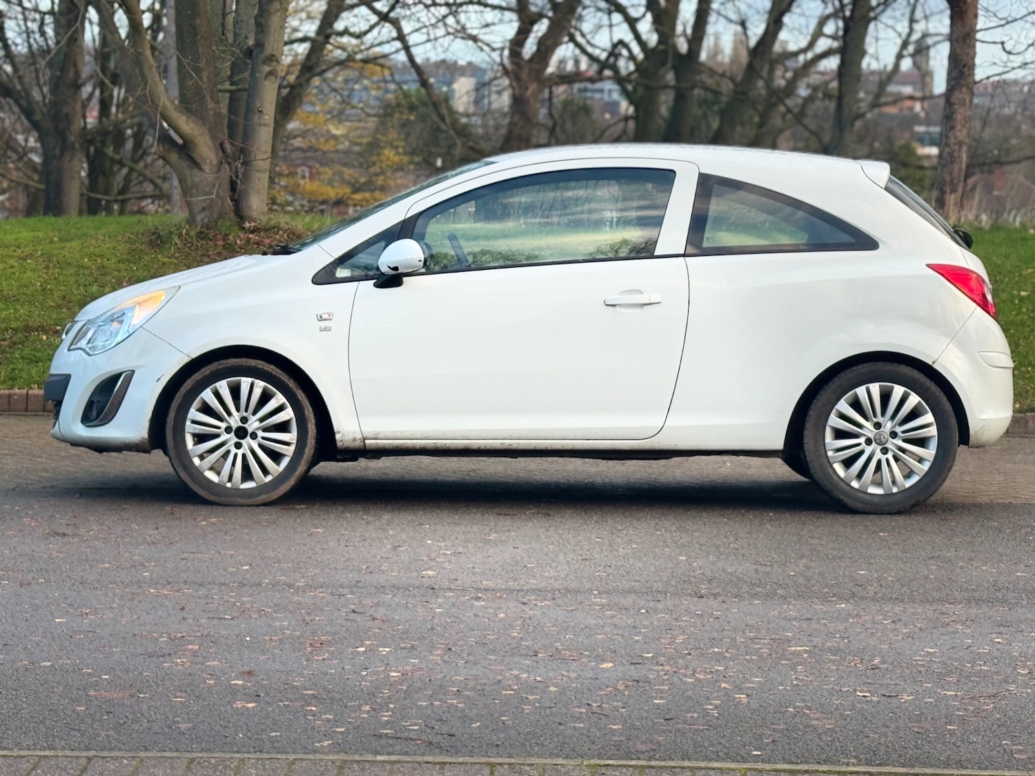 Used Vauxhall Corsa 2011 for sale - 76858632: Photo 4