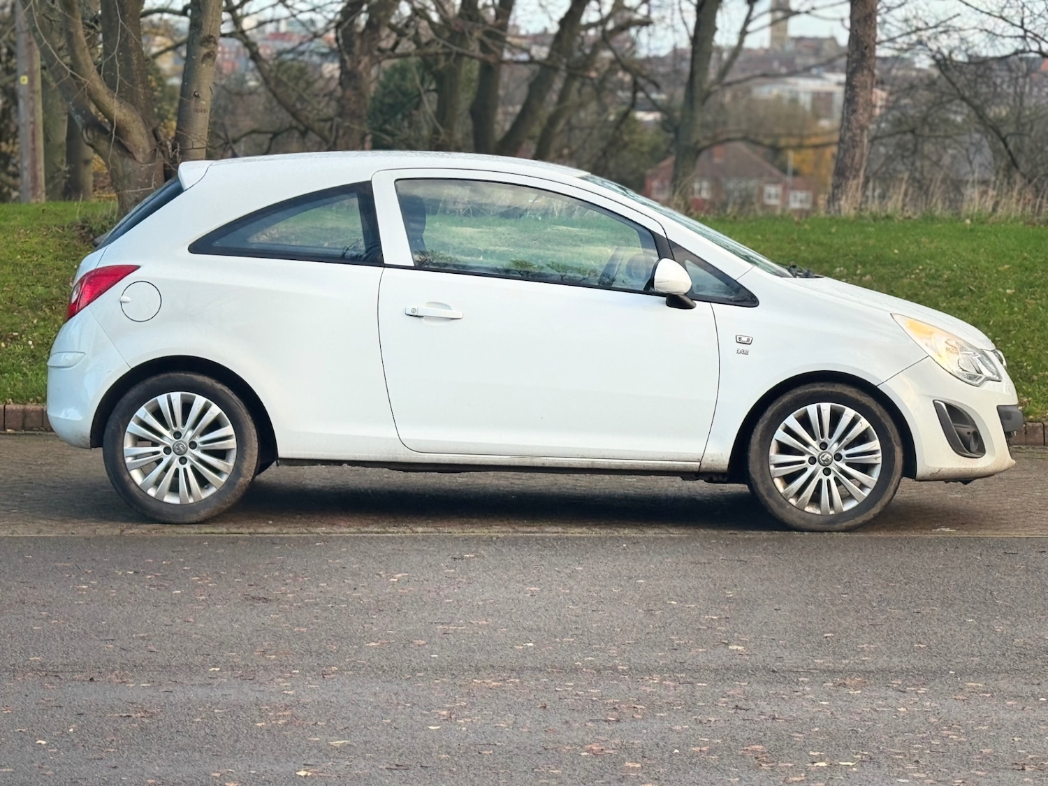 Used Vauxhall Corsa 2011 for sale - 76858632: Photo 5