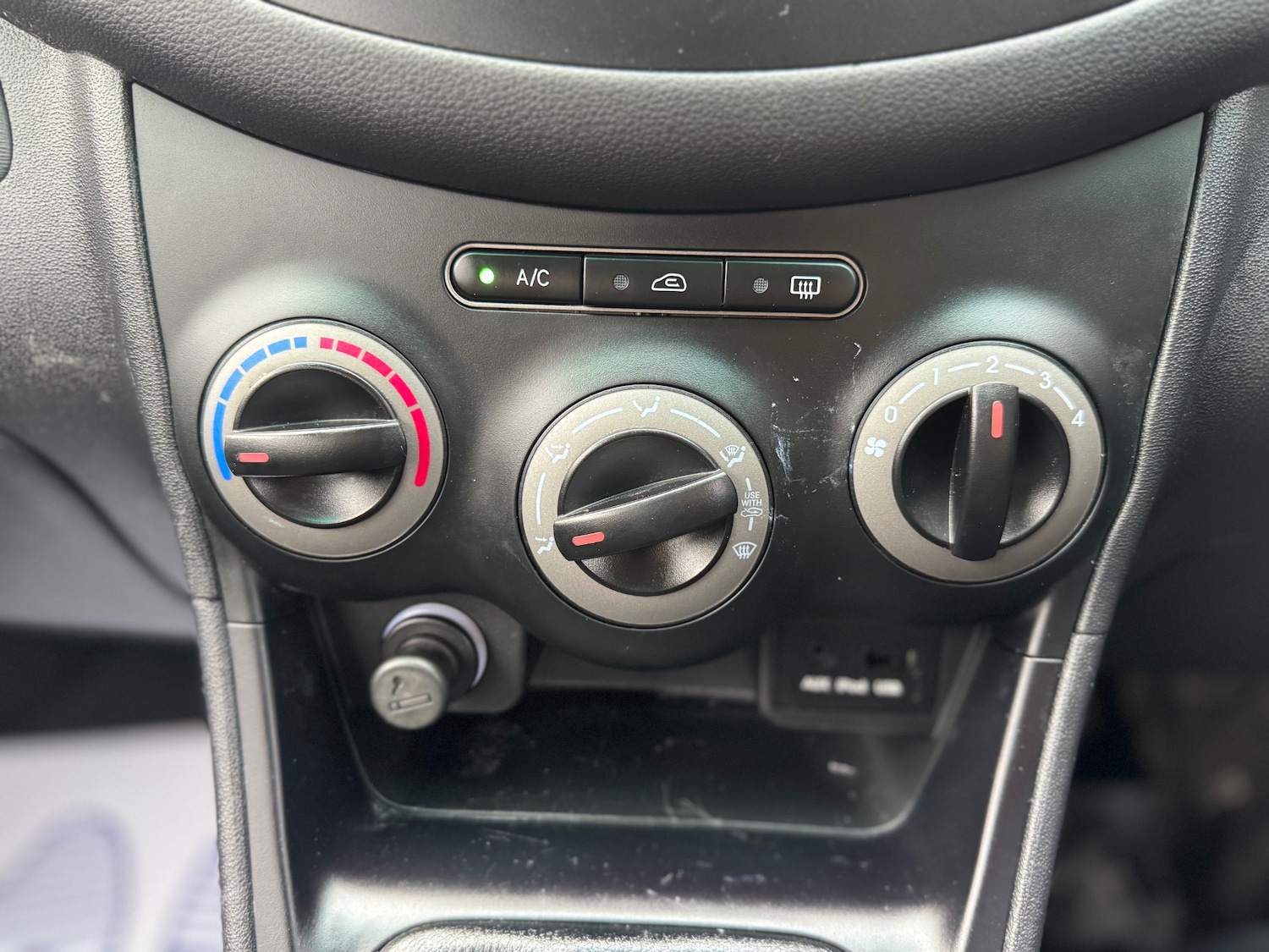 Used Hyundai i10 2013 for sale - 76518574: Photo 15