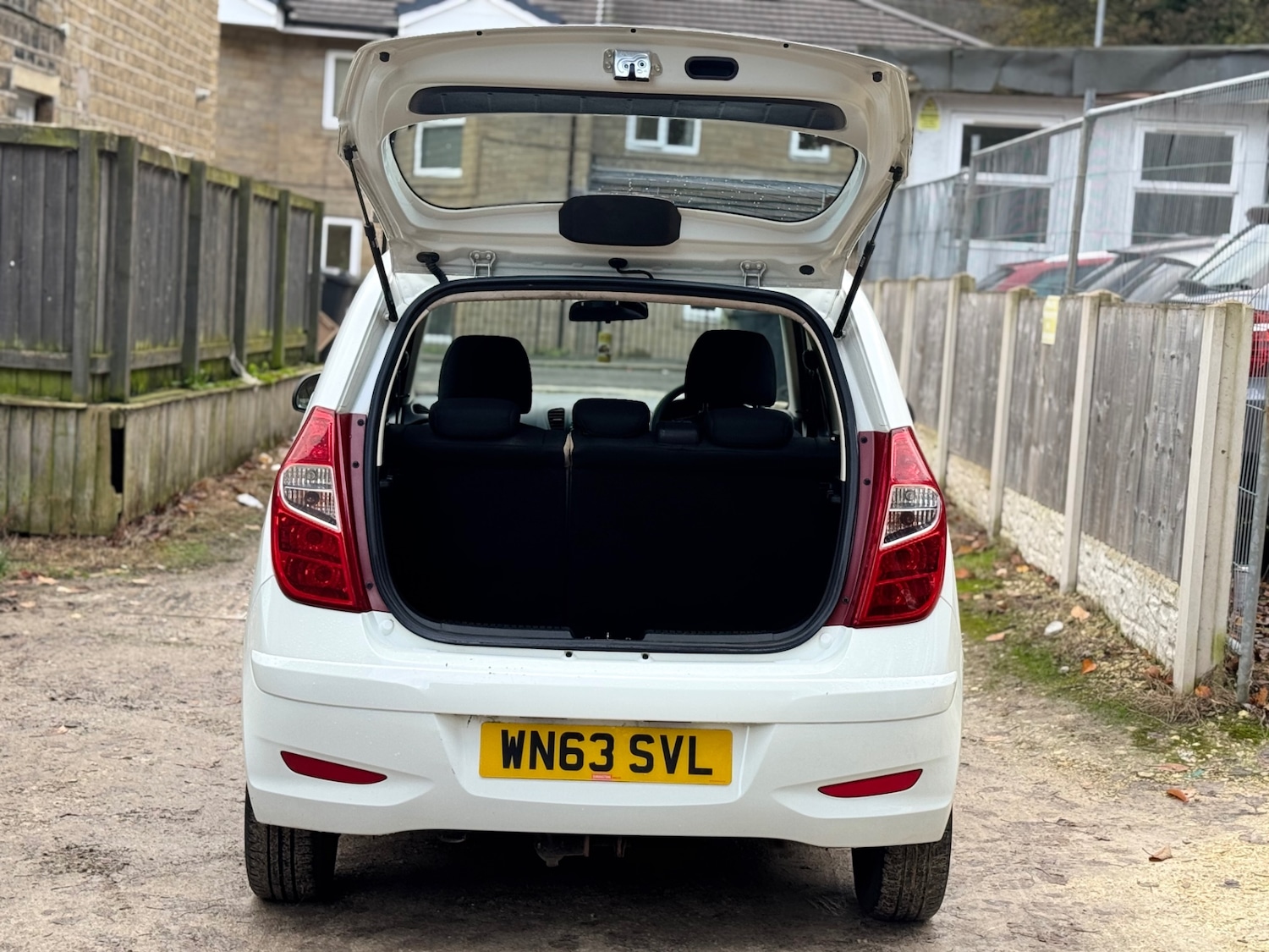 Used Hyundai i10 2013 for sale - 76518574: Photo 9