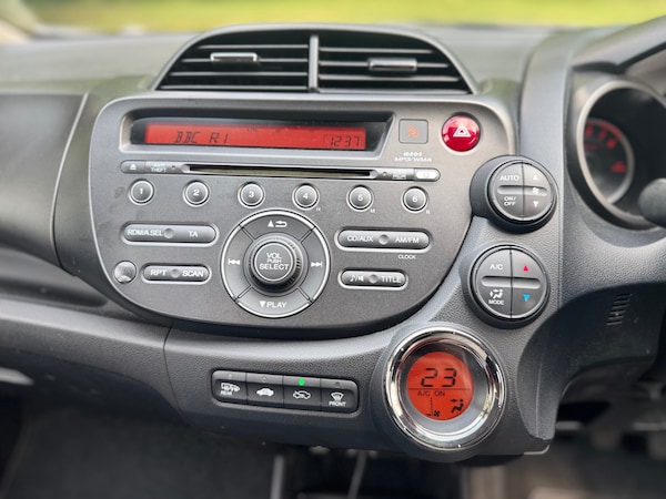 Used Honda Jazz 2013 for sale - 76126071: Photo 13