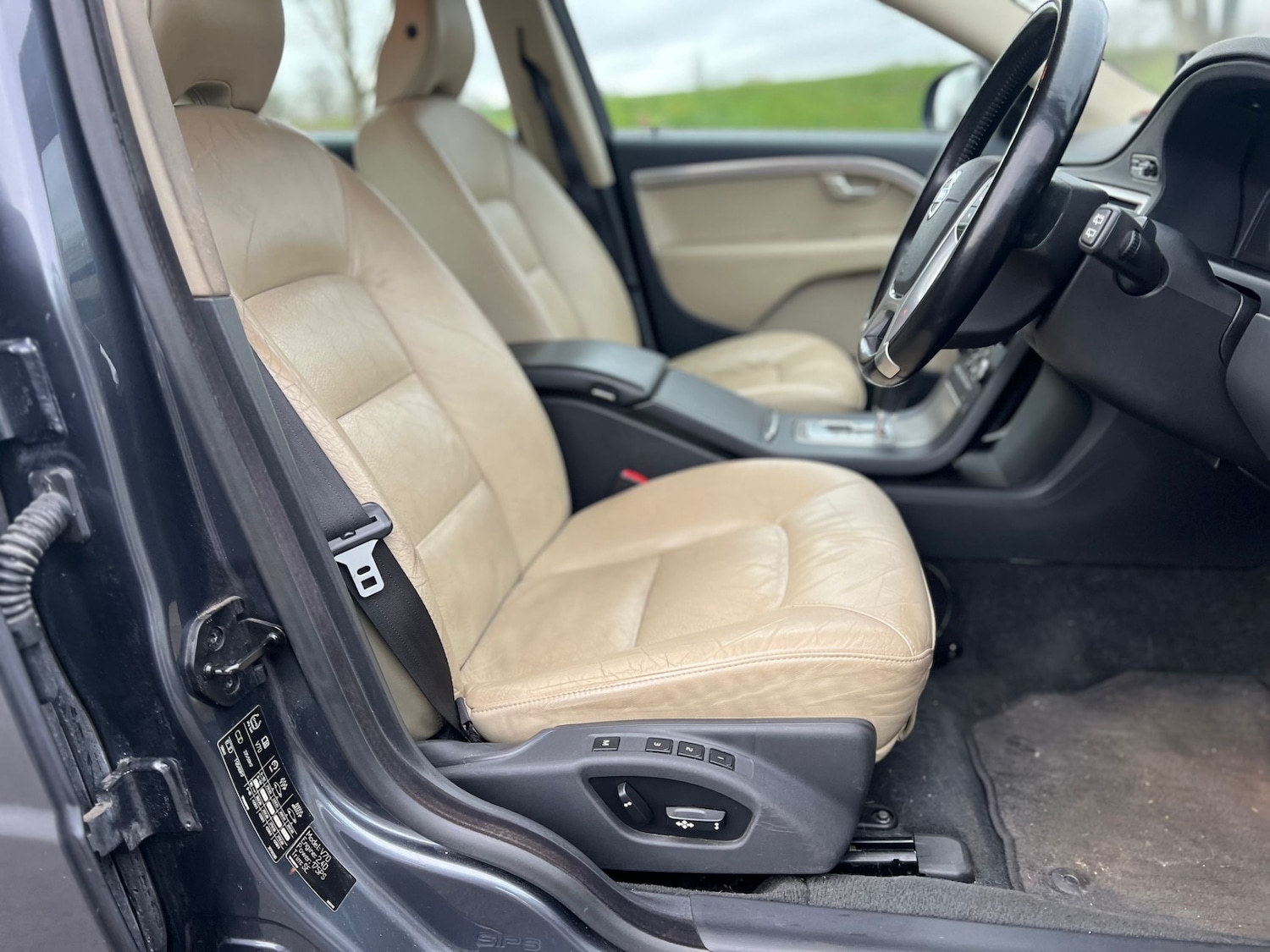 Used Volvo V70 2010 for sale - 77310879: Photo 11