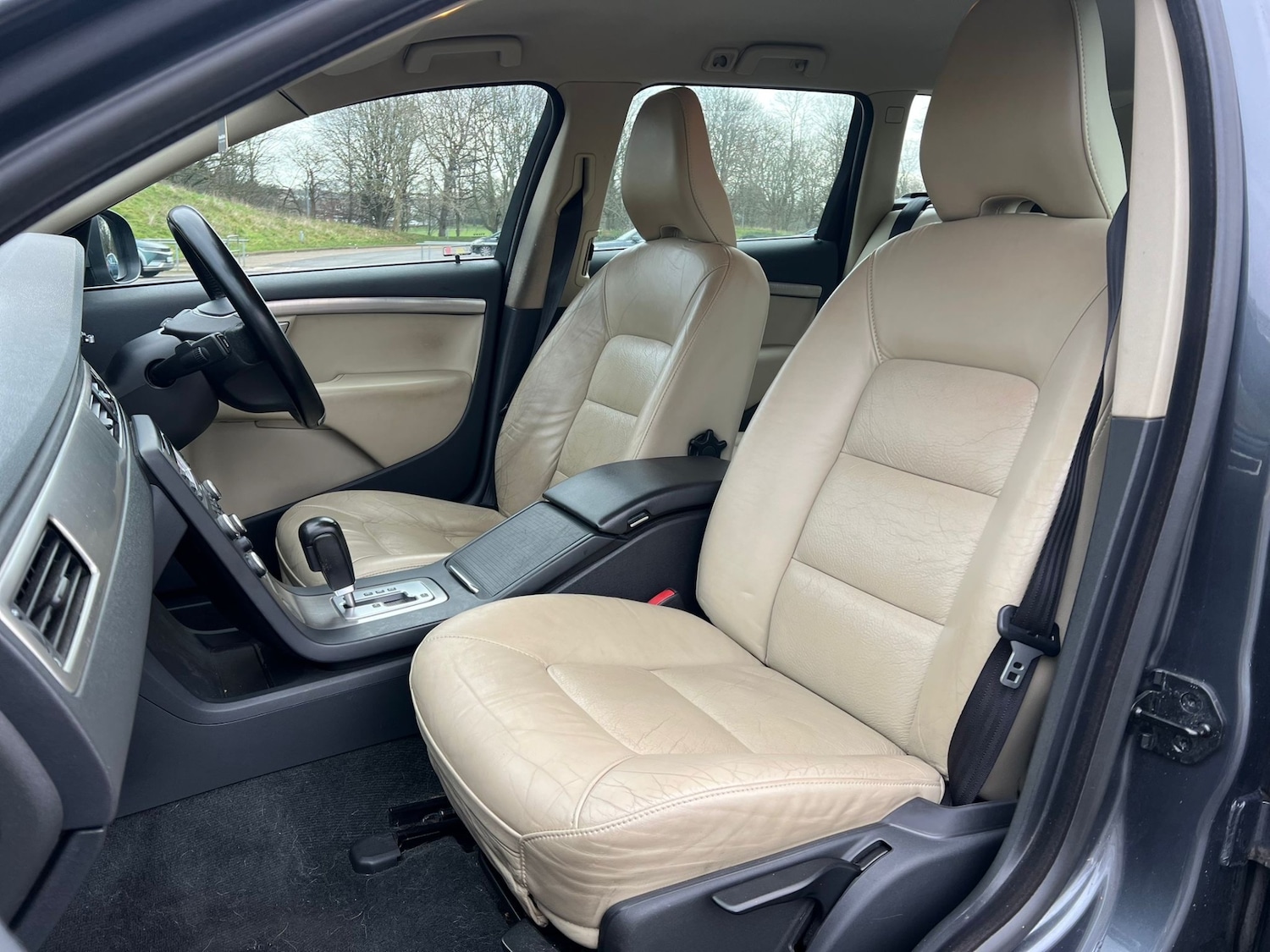 Used Volvo V70 2010 for sale - 77310879: Photo 12