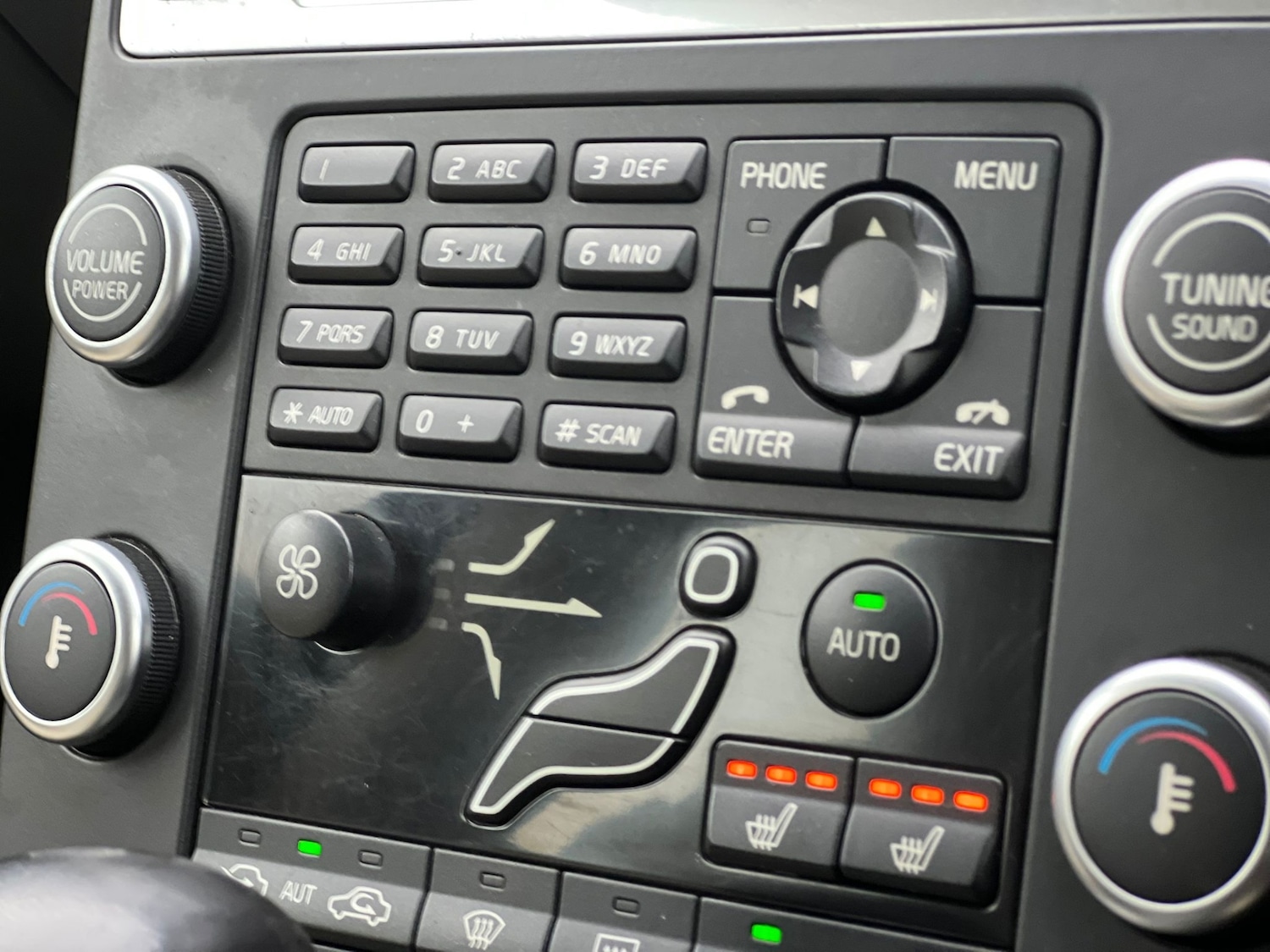 Used Volvo V70 2010 for sale - 77310879: Photo 16