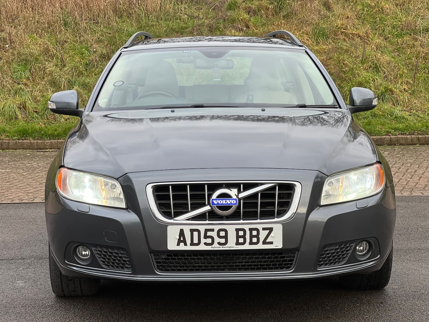 Used Volvo V70 2010 for sale - 77310879: Photo 2
