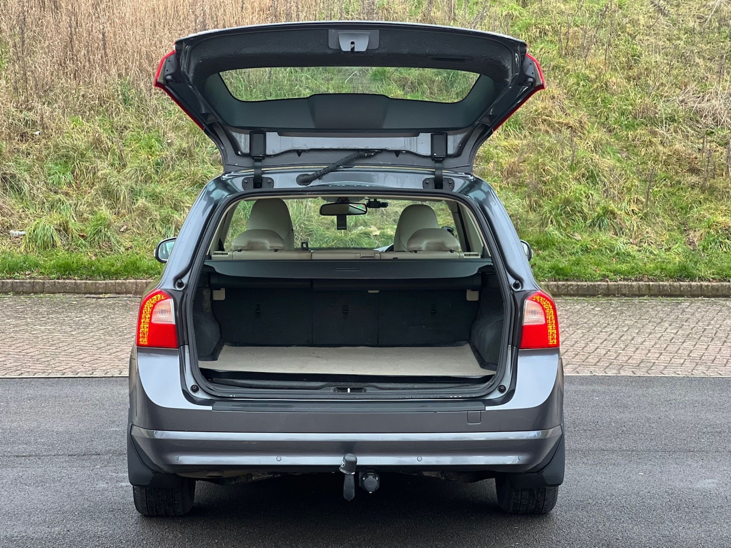 Used Volvo V70 2010 for sale - 77310879: Photo 9