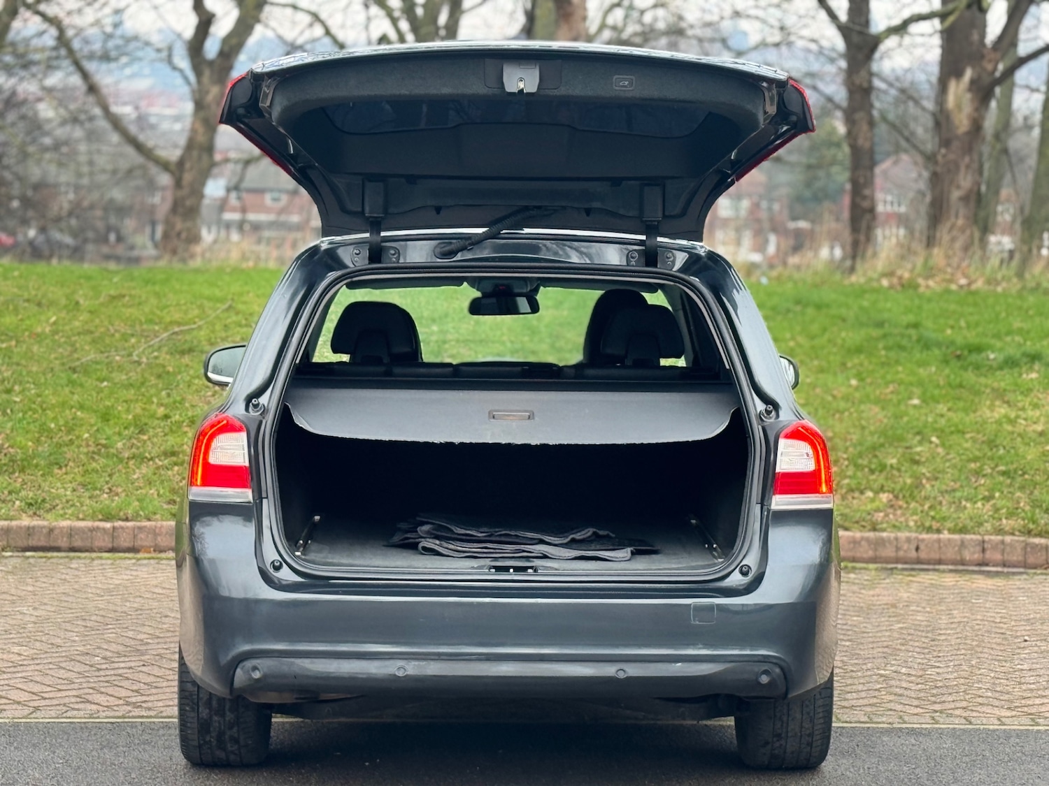 Used Volvo V70 2013 for sale - 77160819: Photo 9