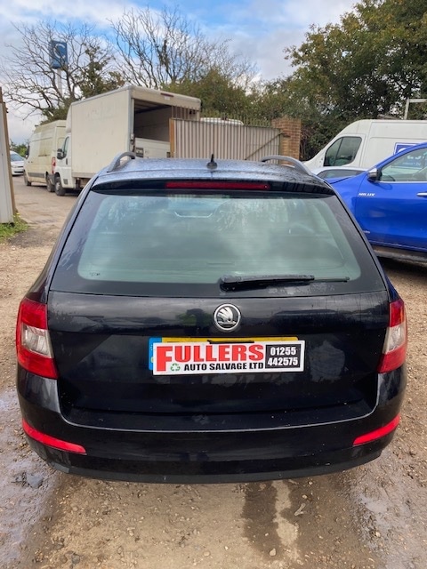Skoda Octavia 2013 (63) - 1.6 TDI CR Elegance 5dr DAMAGED REPAIRABLE SALVAGE - Image 4
