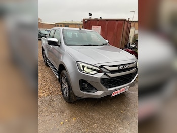 2024 (74) - 1.9 DL40 Double Cab 4x4 DAMAGED REPAIRABLE SALVAGE