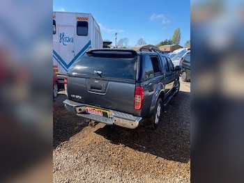 Used Nissan Navara 2010 for sale - 78352764: Photo