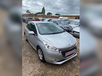 Used Peugeot 208 2014 for sale - 75617155: Photo