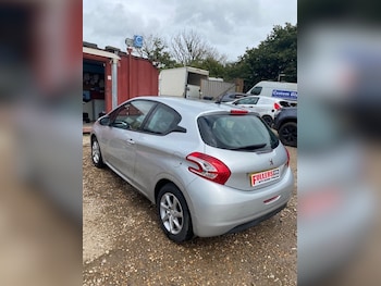 Used Peugeot 208 2014 for sale - 75617155: Photo