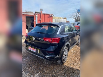 Used Volkswagen T-Roc 2018 for sale - 78038863: Photo