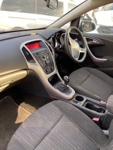 Used Vauxhall Astra 2011 for sale - 76638713: Photo 6