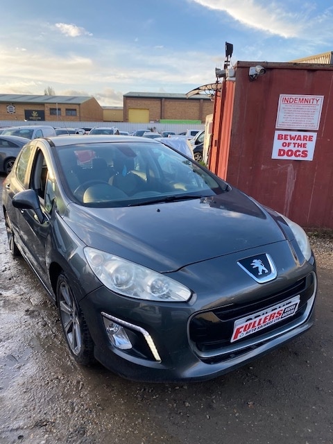 Used Peugeot 308 2011 for sale - 76637848: Photo 2