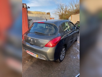 Used Peugeot 308 2011 for sale - 76637848: Photo