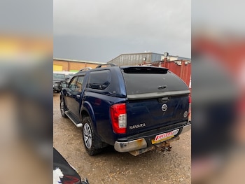 Used Nissan Navara 2017 for sale - 76309620: Photo