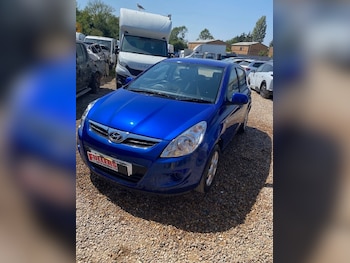 Used Hyundai i20 2010 for sale - 79228568: Photo