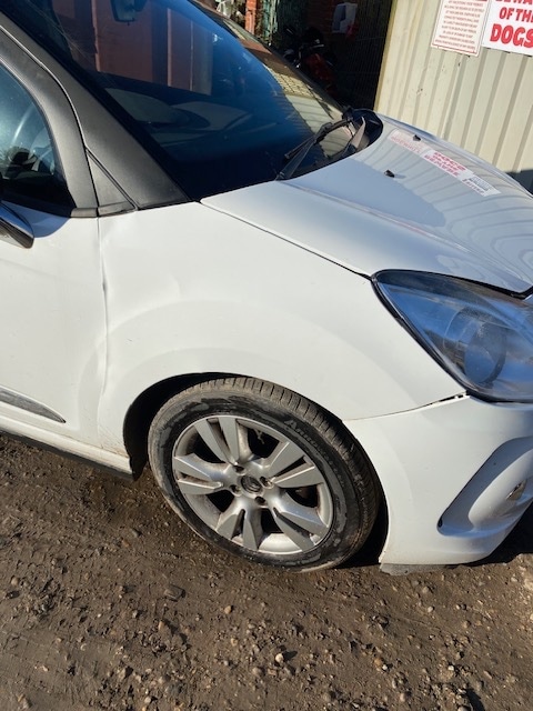 Used Citroen DS3 2013 for sale - 76706654: Photo 2